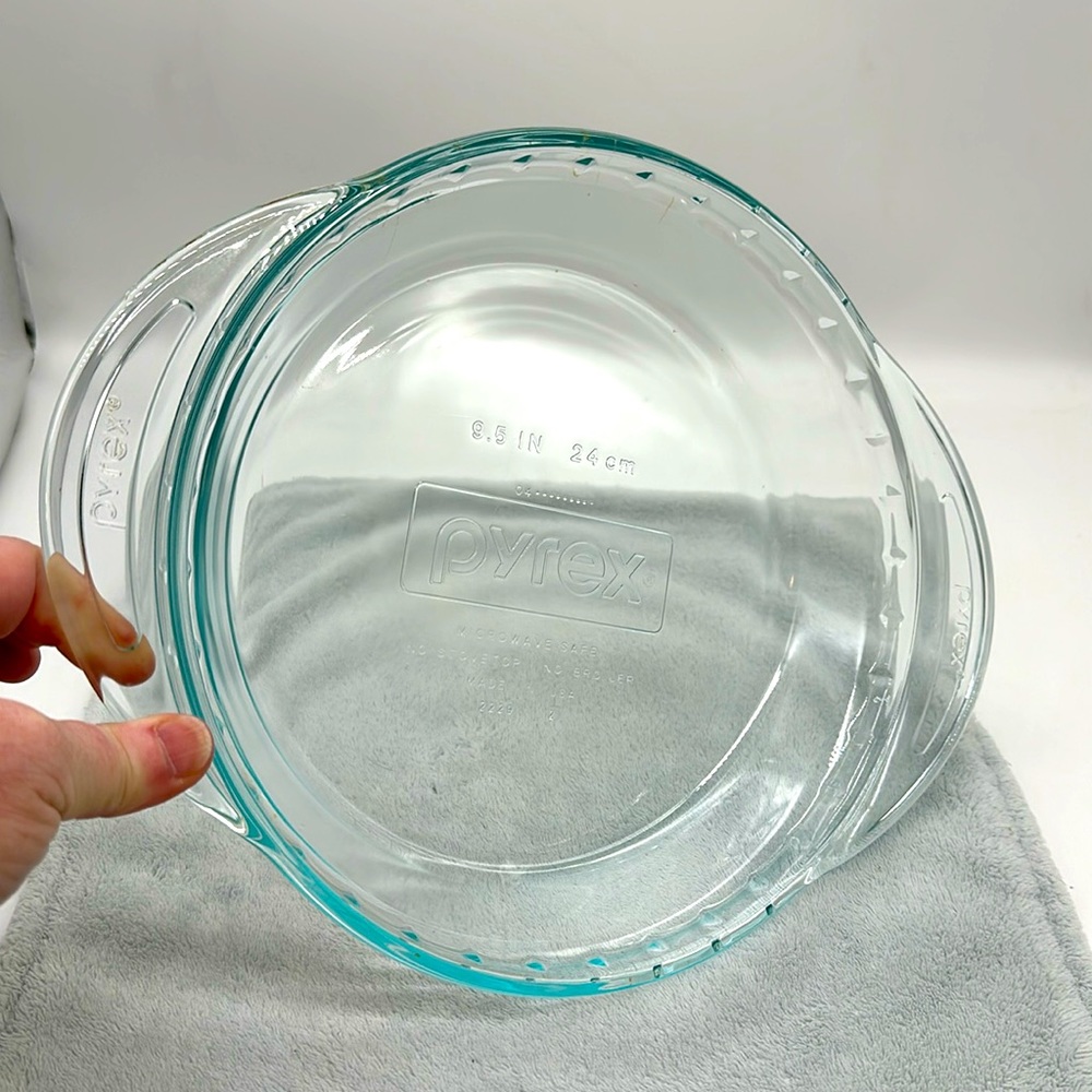 Pyrex Clear Glass Bakeware 9.5” Scalloped Edge Pie Plate